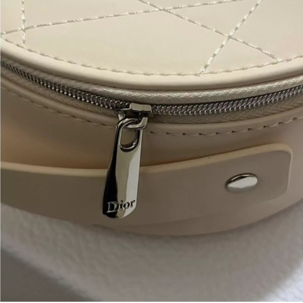 Rare Dior round Vanity Case in cream - Picture 4 of 9